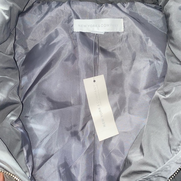 New York and company vest - Picture 3 of 3